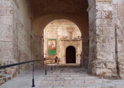 Imagen secundaria 1 - El Palau de los marqueses de Albaida, el arco que conecta el Palau con la Iglesia y el campanario.