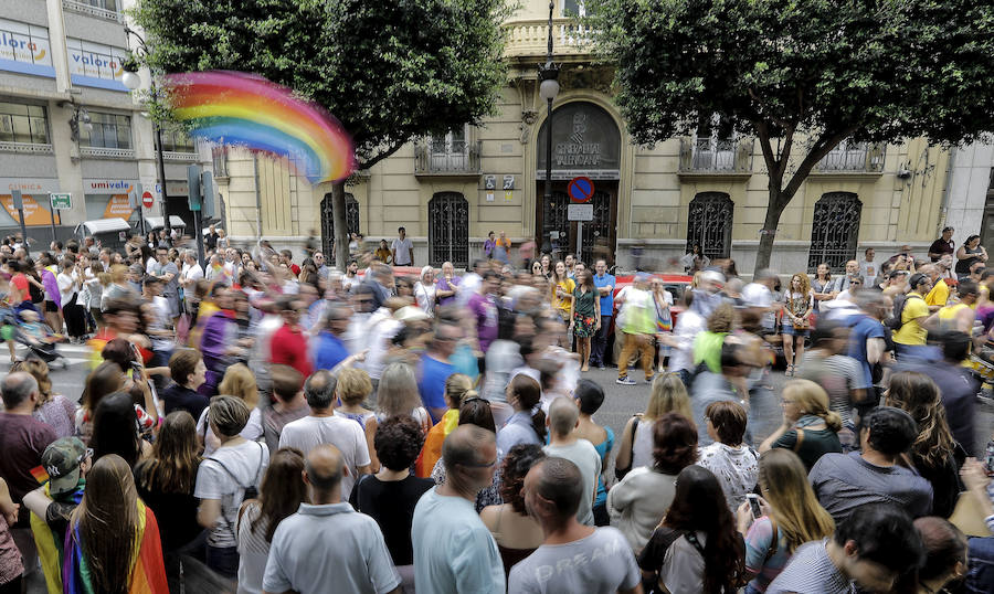 Miles de personas participan en la marcha que recorre el centro de la ciudad entre Navarro Reverter y la plaza del Ayuntamiento