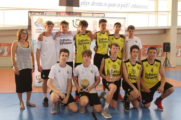 El equipo cadete masculino que se ha proclamado campeón del Trofeo Federación. 