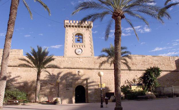 El castillo de Santa Pola es uno de los edificios de la arquitectura militar del siglo XVI y obra de Juan Bautista Antonelli. 