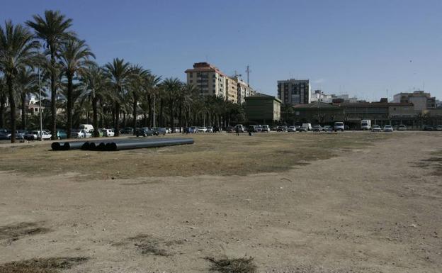 Un solar en Alzira, en una imagen de archivo. 