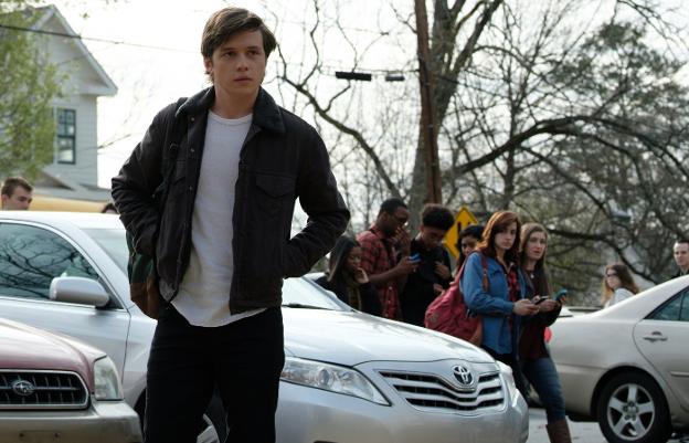 Nick Robinson en una secuencia de la película. 