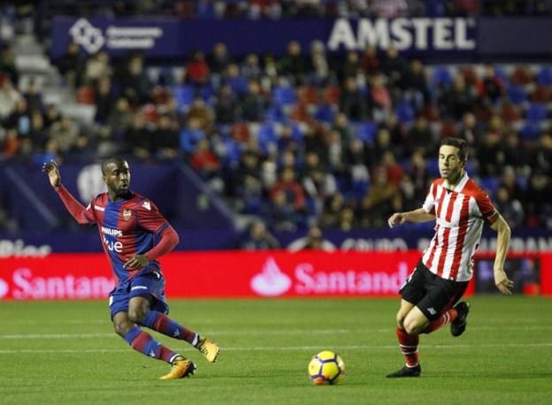 Shaq Moore: «Cuando iba al colegio en Estados Unidos nadie jugaba a fútbol. Yo era el único»