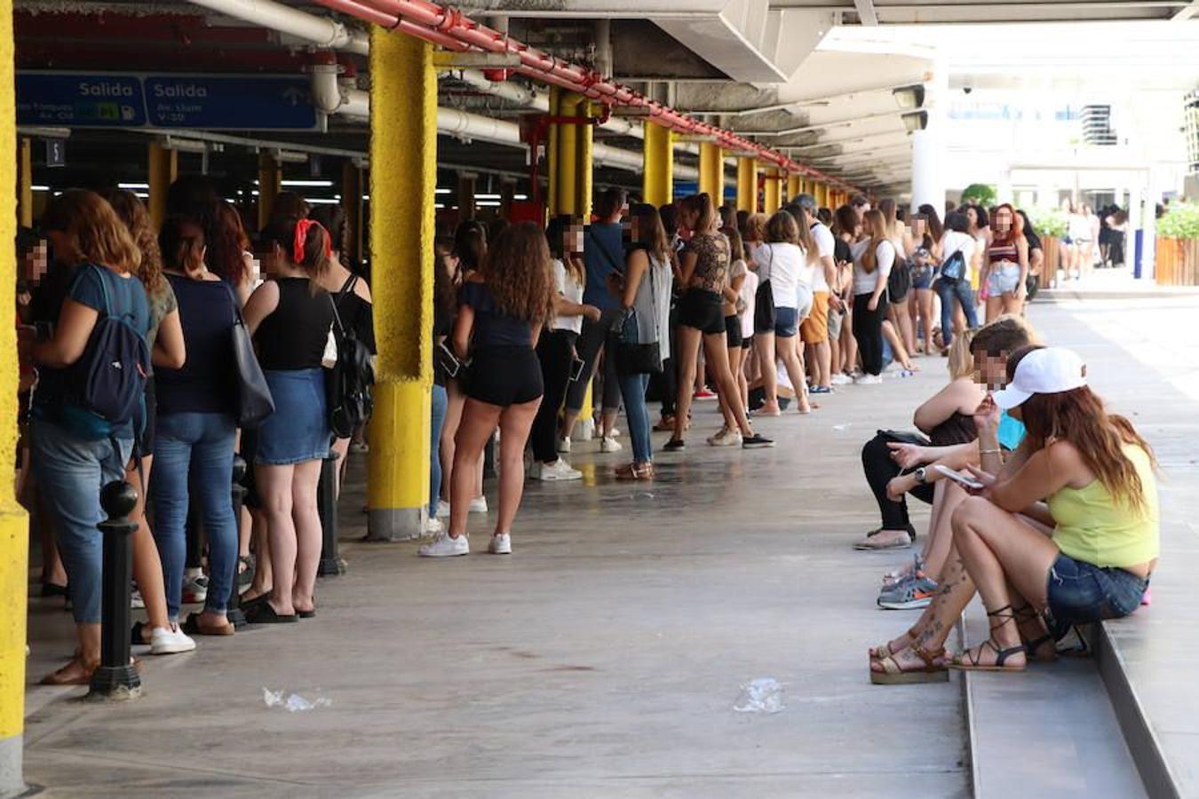 Gemeliers vuelven a la ciudad para la firma de su último disco, 'Stereo', y sus fans valencianos no faltan a la cita. 
