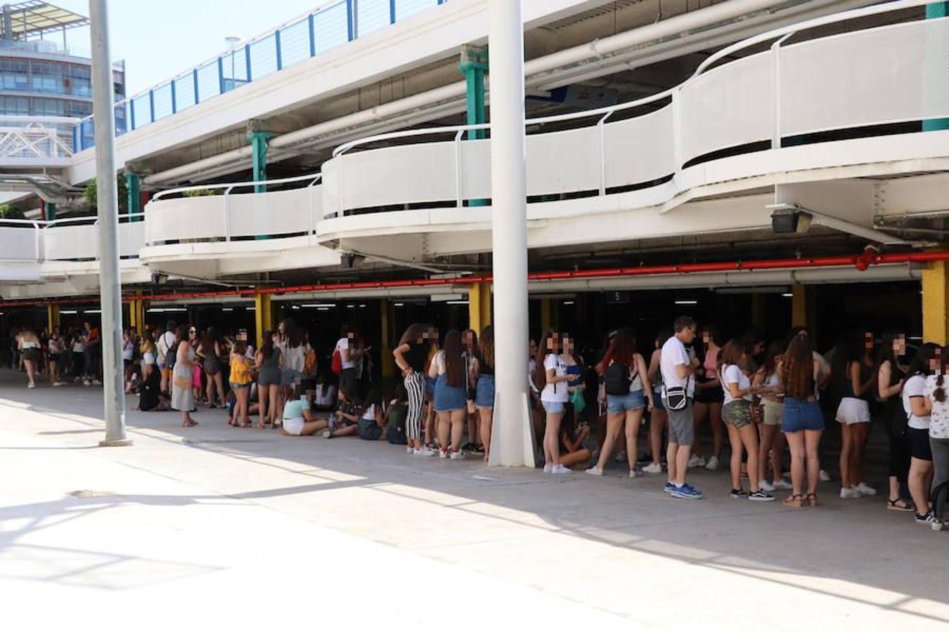 Gemeliers vuelven a la ciudad para la firma de su último disco, 'Stereo', y sus fans valencianos no faltan a la cita. 
