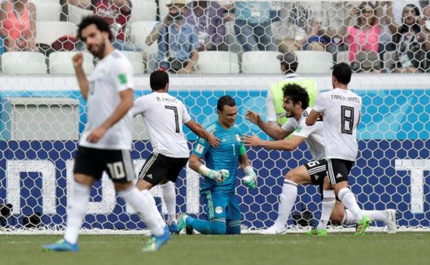 El-Hadary, después de parar el penalti.