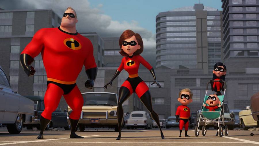 LOS INCREÍBLES 2 | ¿Cuándo se estrena?: 3 de agosto -- Director: Brad Bird -- Reparto (voces originales): Holly Hunter, Craig T. Nelson, Sarah Vowell, Huck Milner y Samuel L. Jackson -- Sinopsis: Secuela de 'Los increíbles'. Helen tiene que liderar una campaña para que los superhéroes regresen, mientras Bob vive su vida "normal" con Violet, Dash y el bebé Jack-Jack —cuyos superpoderes descubriremos—. Su misión se va a pique cuando aparece un nuevo villano con un brillante plan que lo amenaza todo. Pero los Parr no se amedrentarán y menos teniendo a Frozone de su parte. Ver el tráiler completo,  aquí .