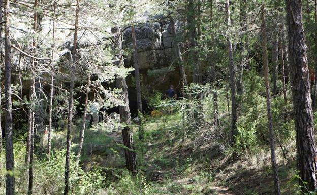 El operativo sigue en marcha en esta cueva de Teruel.