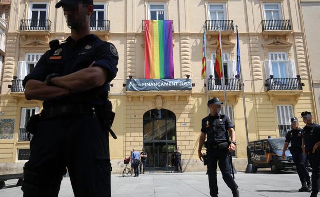 Despliegue policial por la 'Operación Alquería'.