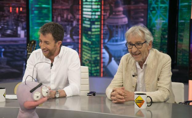 Pablo Motos y José Sacristán en 'El Hormiguero'. 