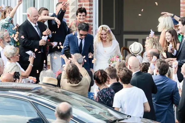 Arriba, la boda de  Paradis. Debajo, las de Vila y Francino (en la foto con Quim Gutiérrez y Andres Velencoso). Bajo estas líneas, Musk, de novio. 