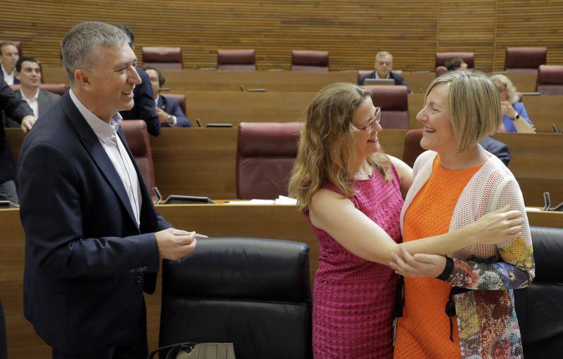 Fotos: Fotos del pleno de Les Corts y la sesión de control a Puig