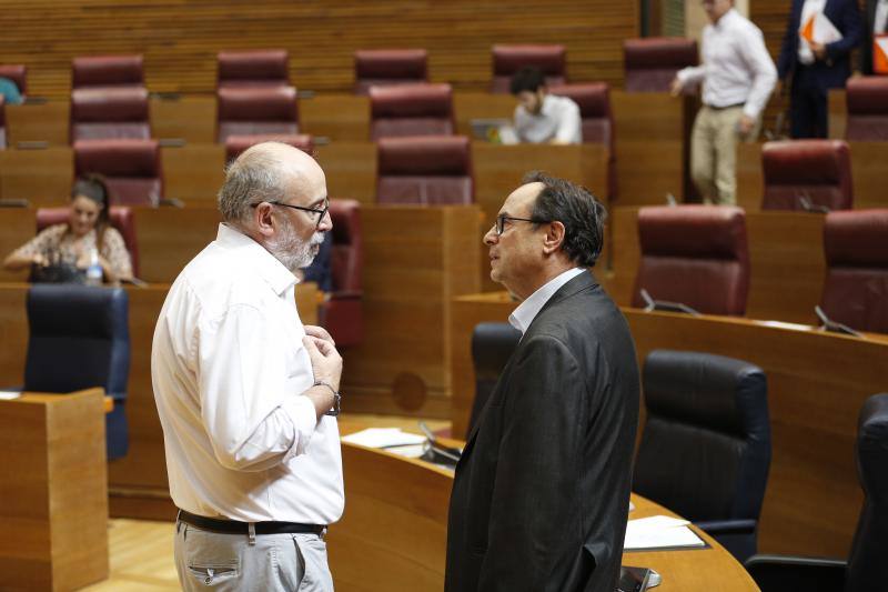 Fotos: Fotos del pleno de Les Corts y la sesión de control a Puig