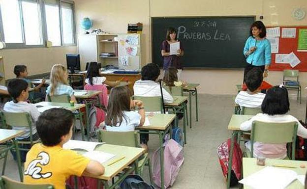 El Gobierno subirá 100 euros las becas para los estudiantes con menos recursos