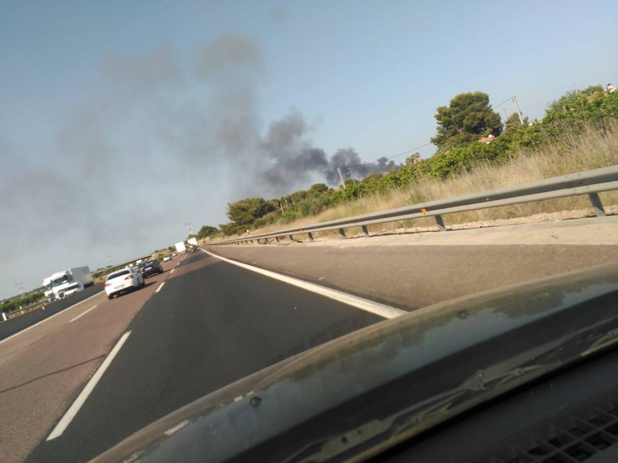 Fotos: Incendio en el polígono industrial La Cova de Manises