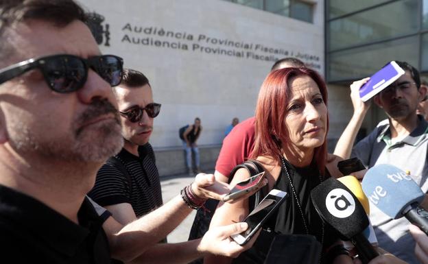 La presidenta en funciones de la Diputación de Valencia, Maria Josep Amigó, de Compromís en la puerta de la Ciudad de la Justicia de Valencia