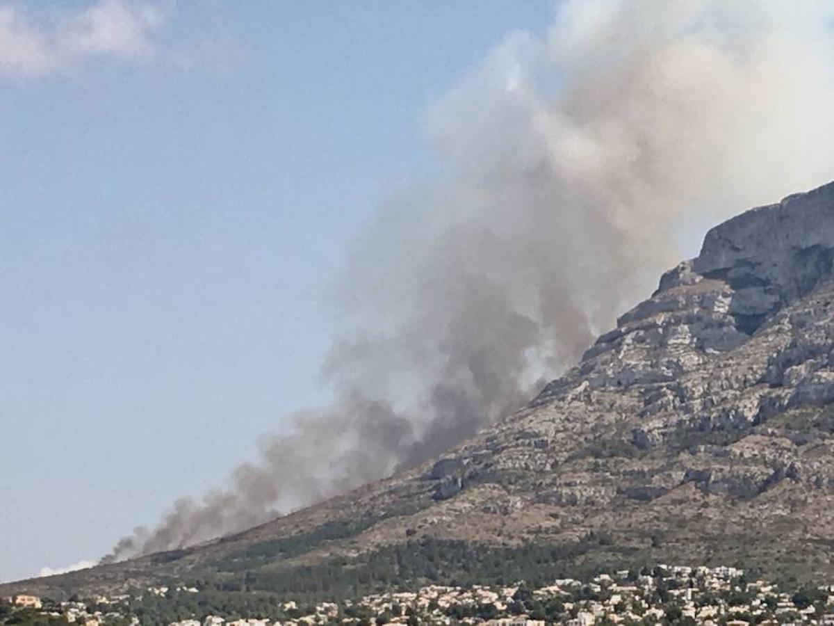 Fotos: Arde el parque natural del Montgó