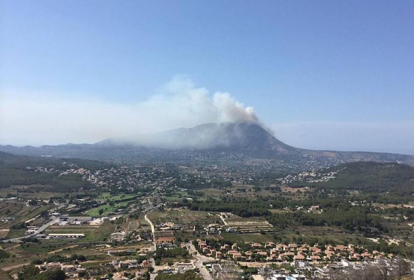 Fotos: Arde el parque natural del Montgó