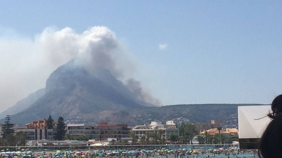 Fotos: Arde el parque natural del Montgó