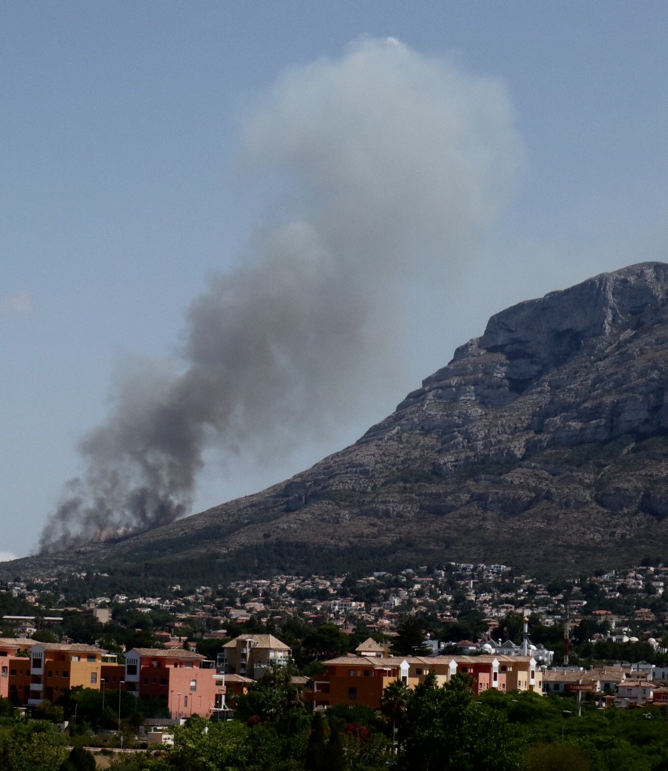 Fotos: Arde el parque natural del Montgó