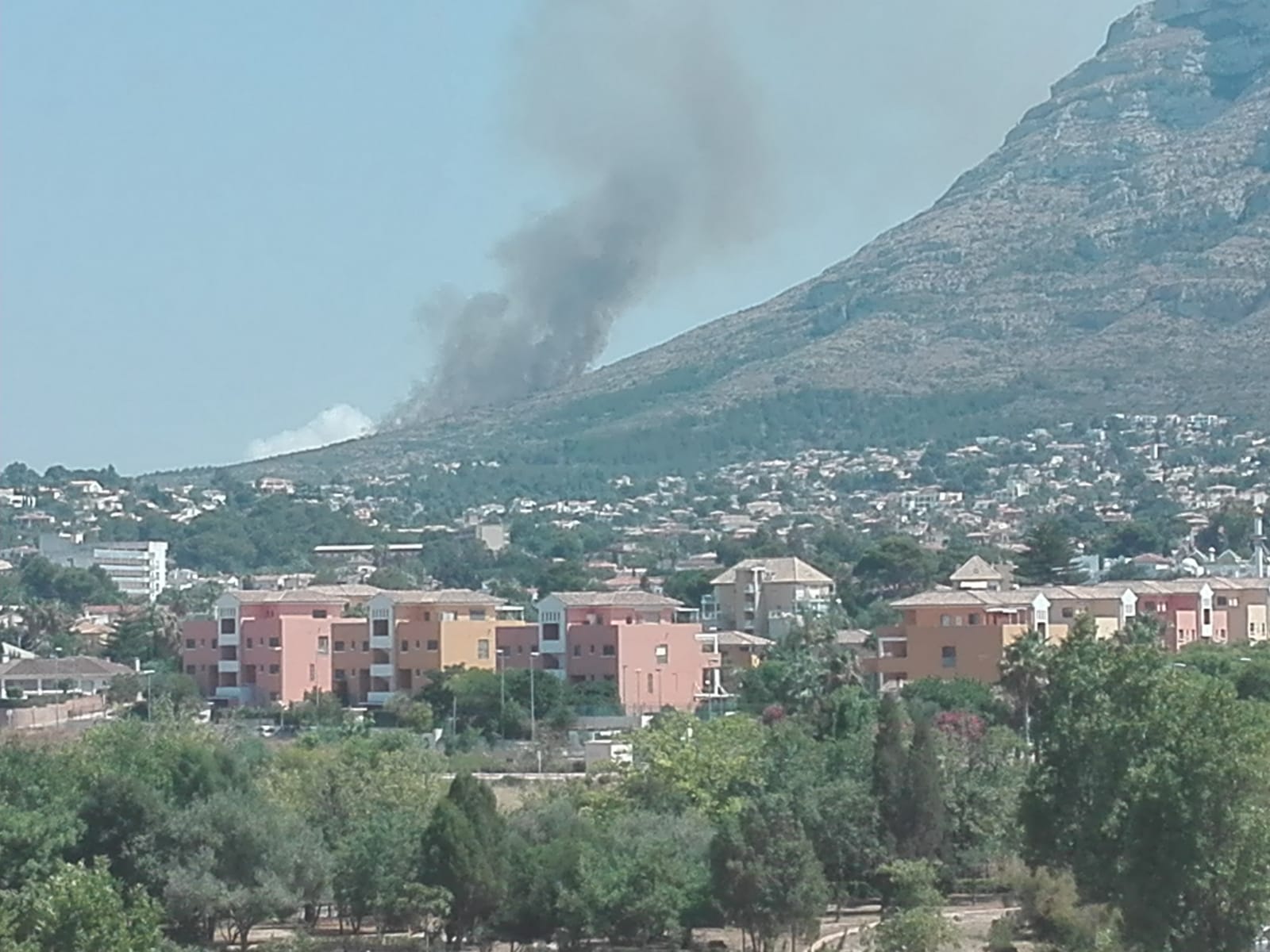 Fotos: Arde el parque natural del Montgó