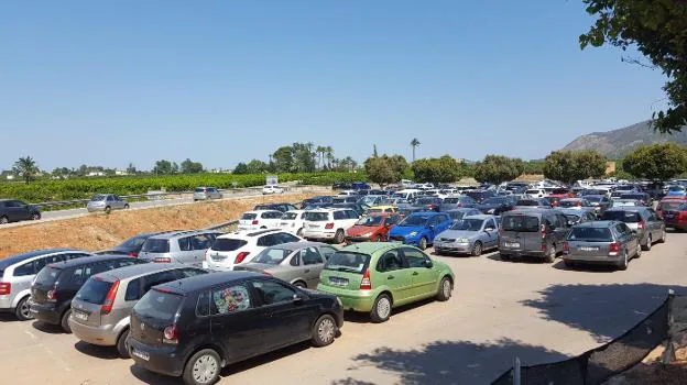 Situación del aparcamiento del Hospital de La Ribera en la tarde de ayer. 