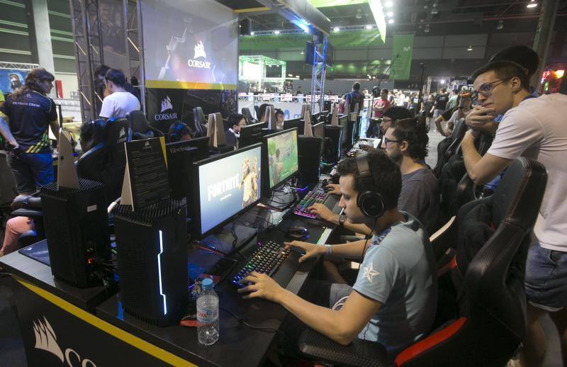 El noveno DreamHack Valencia arranca este jueves, 12 de julio, y espera concentrar durante cuatro jornadas a más de 40.000 amantes de los videojuegos y los deportes electrónicos, con multitudinarios torneos que llegarán en directo a 30 países, 250.000 euros en premios y la competición de Pokémon como principal novedad.