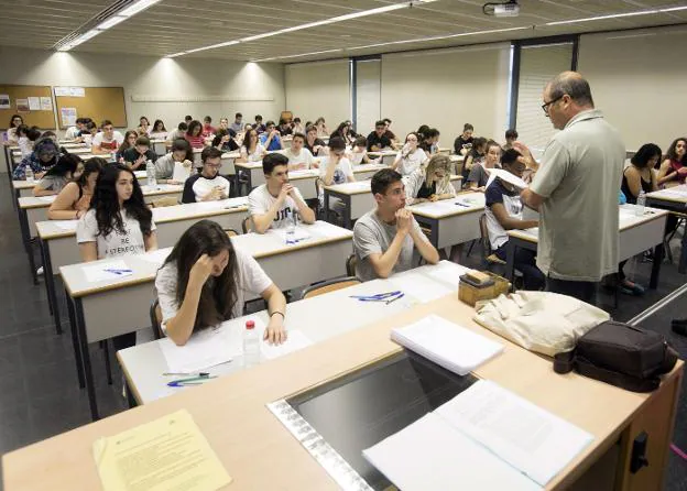 Alumnos durante una de las pruebas de la convocatoria de junio de la Selectividad. 