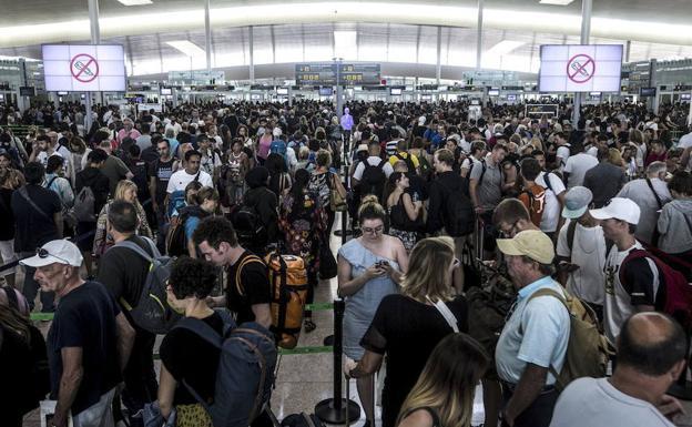 Colas en El Prat.