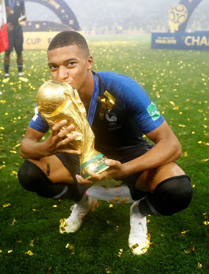 La selección francesa celebra su segunda estrella en la camiseta tras derrotar en la final a Croacia (4-2).