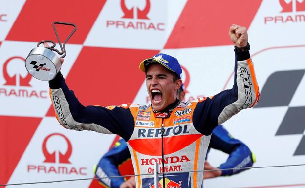 Marc Márquez celebra la victoria. 