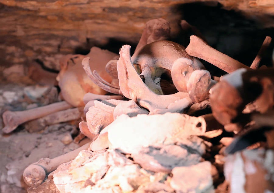 Una torre de treinta metros de profundidad, excavada hace 2.500 años al sur de la pirámide de Unas, en la necrópolis de Sakara, era parte de un centro de momificación y esconde una «mina de oro de información» sobre el arte de preservar los cuerpos de los muertos antes de su viaje al más allá.