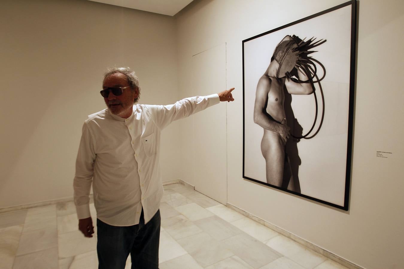 Una antológica repasa 40 años de carrera del artista con escultura inédita, fotografías, collages y dibujos. El Centro Cultural Bancaja exhibe 73 obras en las que reivindica al autor de Mislata como el poeta que crea con las manos ciudades, paisajes y figuras humanas