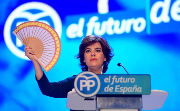 Sáenz de Santamaría propone a Fátima Báñez como secretaria general del PP si es elegida