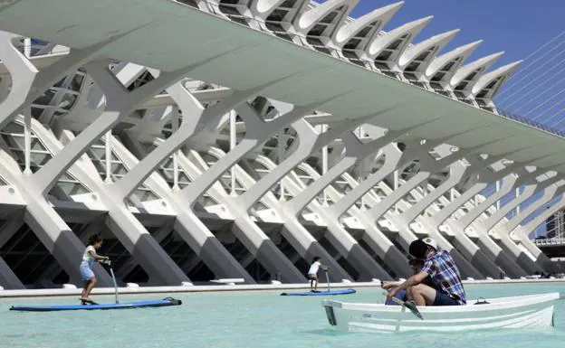 Imagen principal - Las 'water bikes' son la última adquisición de las Artes.