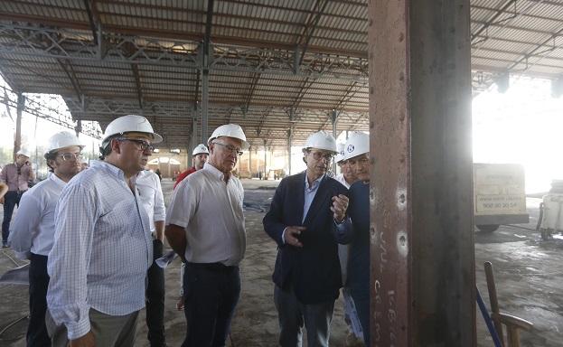 Joán Ribó y Vicent Soler, en el Tinglado 2 de La Marina.