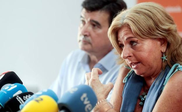 Fernando Giner y Consuelo Ordóñez, en el Ayuntamiento de Valencia.