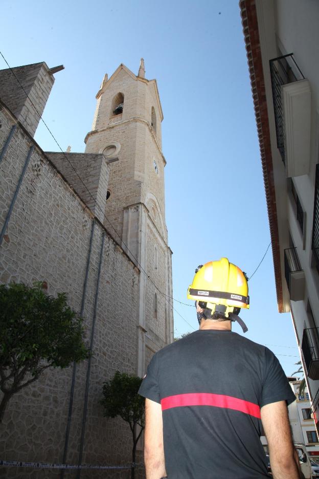 La iglesia de Benissa instalará una grúa para valorar los daños por el terremoto