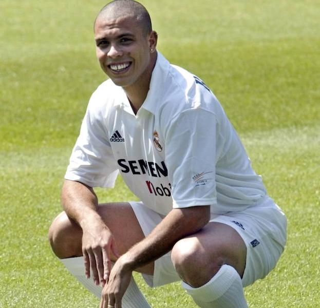 Ronaldo, durante su presentación con el Real Madrid en 2002.