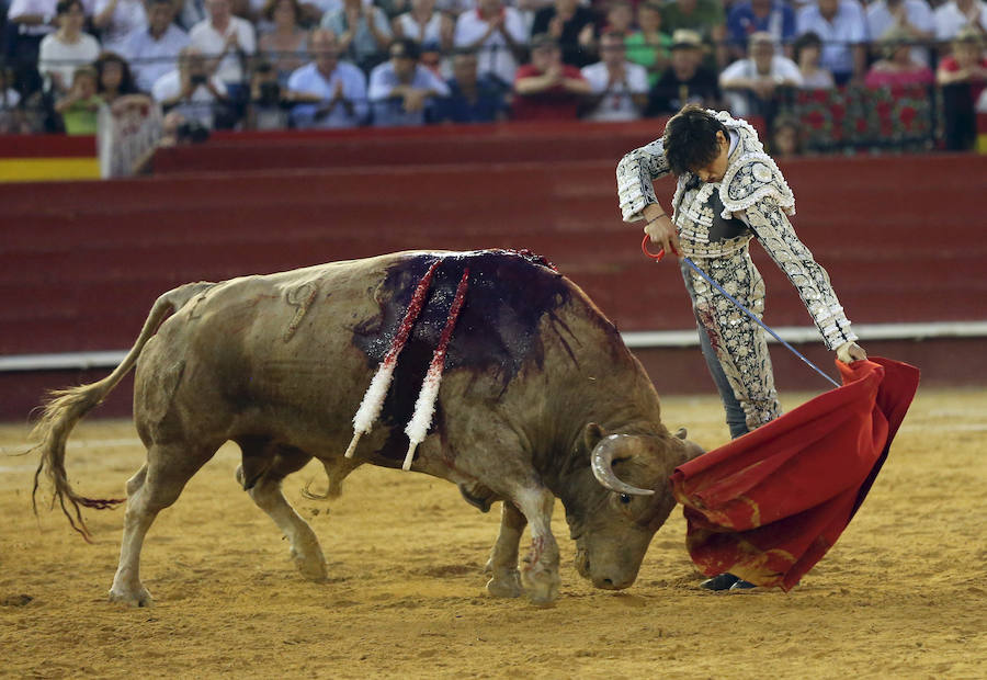 Roca Rey corta dos orejas y sale por la puerta grande de Valencia; El cartel lo completaban Josemari Manzanares y Sebastián Castella con astados de Núñez del Cuvillo