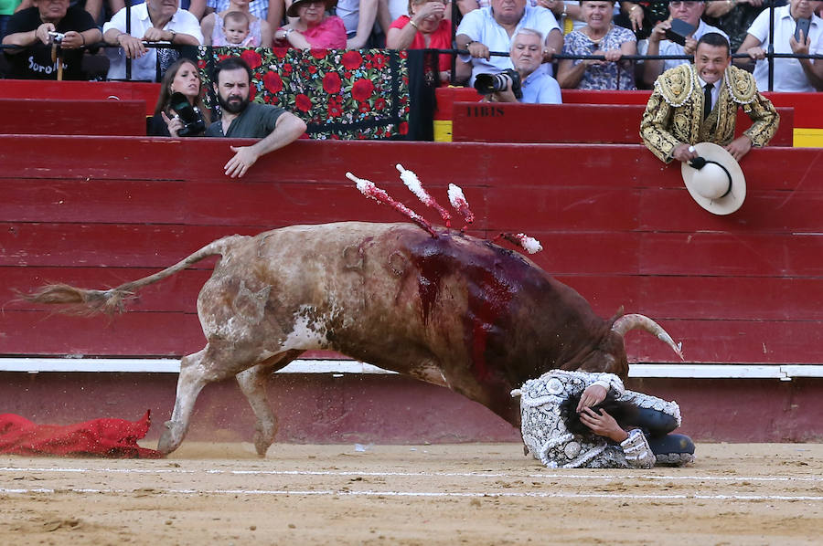 Roca Rey corta dos orejas y sale por la puerta grande de Valencia; El cartel lo completaban Josemari Manzanares y Sebastián Castella con astados de Núñez del Cuvillo