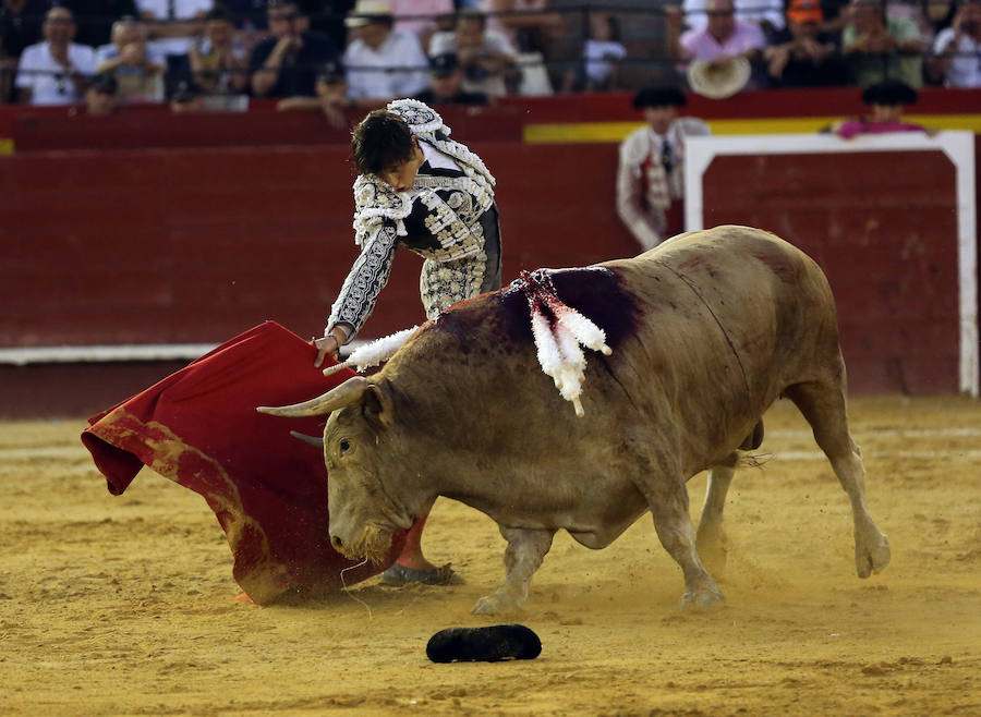 Roca Rey corta dos orejas y sale por la puerta grande de Valencia; El cartel lo completaban Josemari Manzanares y Sebastián Castella con astados de Núñez del Cuvillo