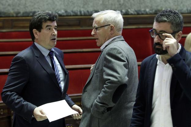 Fernando Giner y el alcalde Joan Ribó, durante un pleno municipal. 