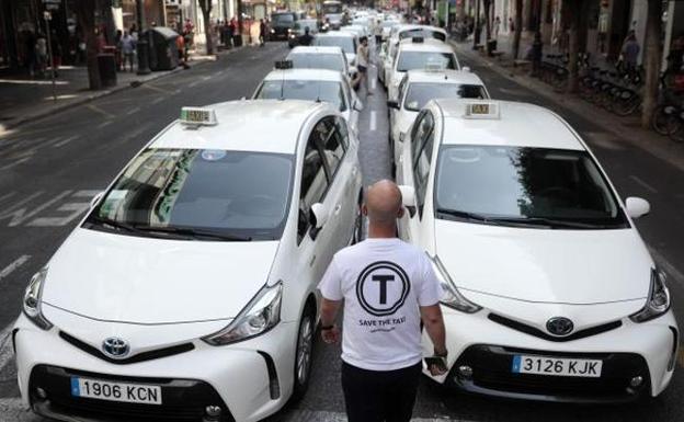 ¿Por qué protestan los taxistas?