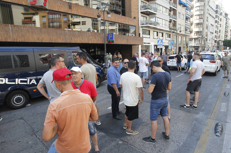 Fotos: Huelga de taxistas en Valencia - martes 31 de julio