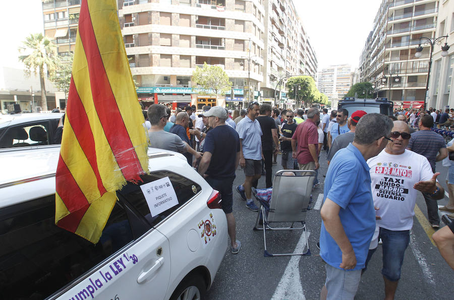 Fotos: Huelga de taxistas en Valencia - martes 31 de julio