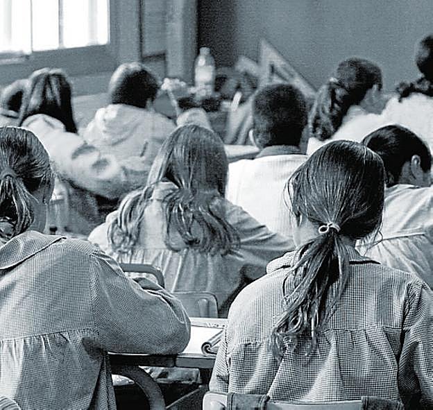 Señora Celaá, o se equivoca usted o se equivoca  el Tribunal Constitucional