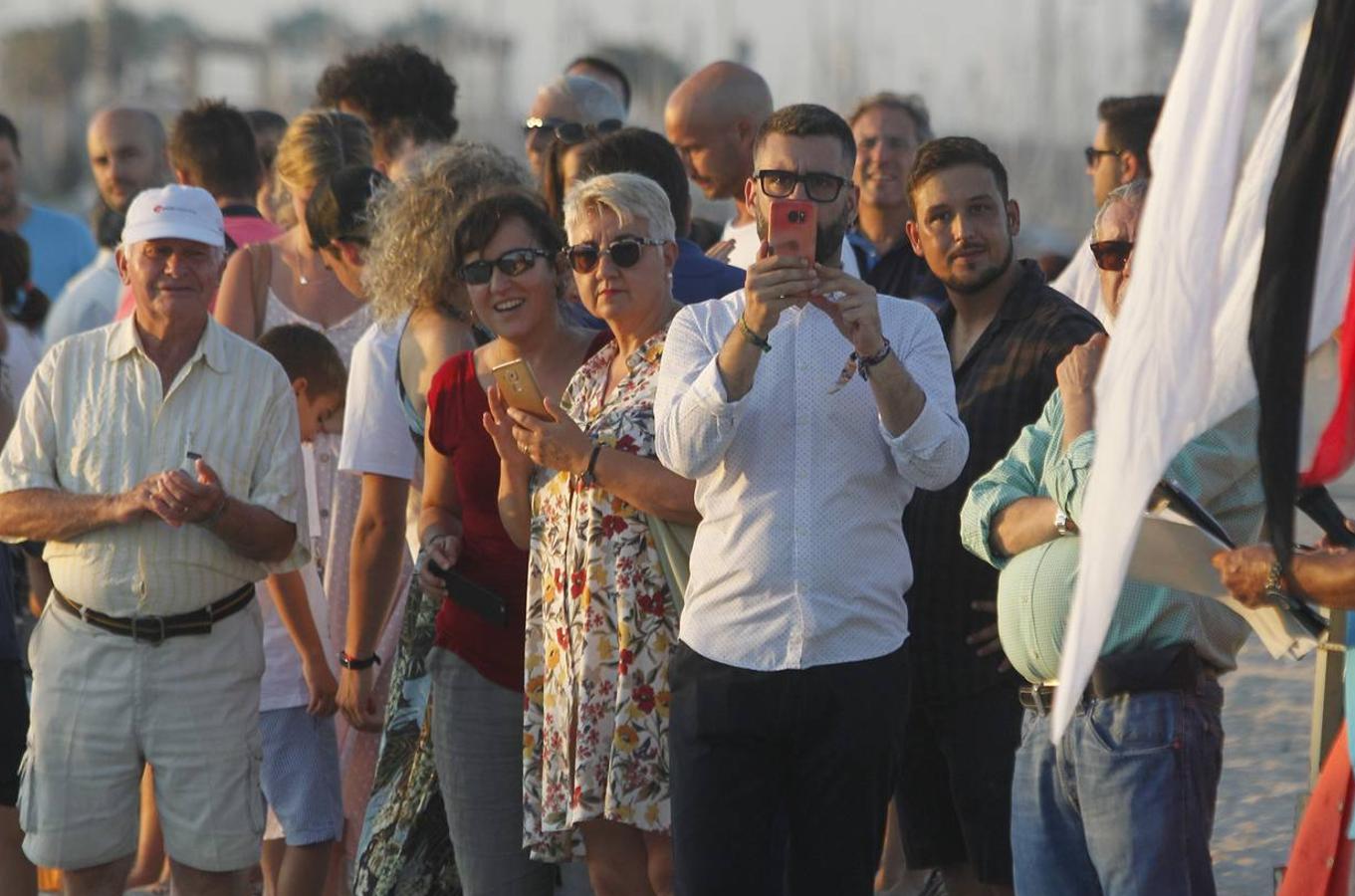 Como cada año desde hace más de dos siglos, este miércoles se celebró la carrera final de uno de los espectáculos con más historia que completan el calendario de fiestas de Pinedo. La exhibición se desarrolló entre las 20 y las 22 horas junto a la playa canina. Este año, la exhibición ha estado compuesta por ocho jinetes de diferentes poblaciones, entre otros Vera Piquer, Empar Zumalde y Pepe Piquer con cuadras de Beniparrell, Albal i El Perellonet. Por segundo año consecutivo, esta fiesta ha sido incorporada a la Feria de Julio, lo que incrementa el ambiente