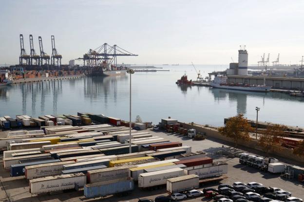 Zona de depósito de remolques en el Puerto de Valencia. 