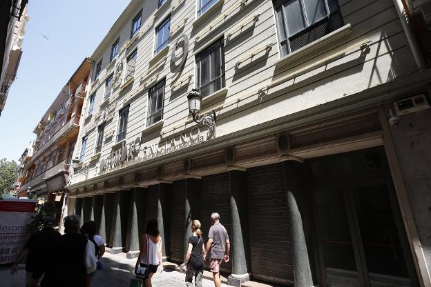  La sede. El antiguo edificio de los almacenes El Siglo, de 1879, fue adquirido por Acció Cultural en 2003 para ubicar su sede y un centro cultural en Valencia. 